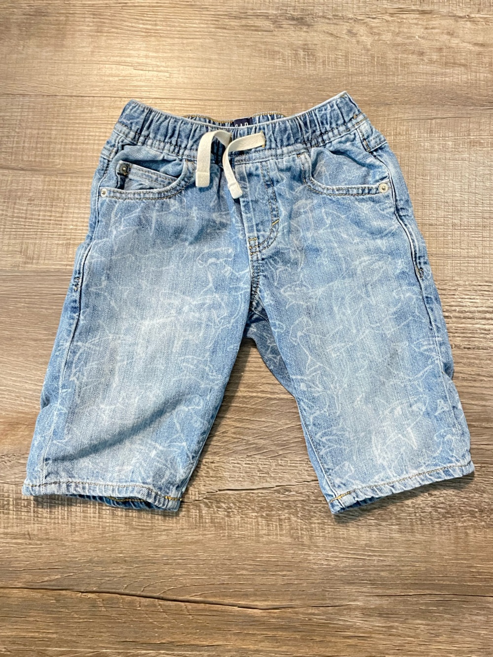 GAP Boys Denim Shorts Jorts Size Small 6/7 Shark Print Pull On ~ Pockets